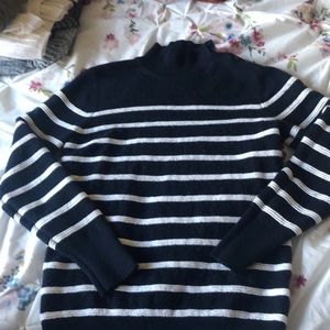 Banana republic women's stripped sweater 💙